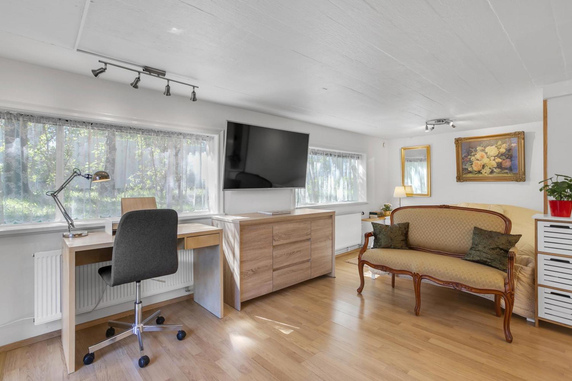 Lara Studio In Laugardalur Valley, Reykjavik Central Park And Botanical Garden, Private Entrance, Free Private Parking On Side Exterior photo