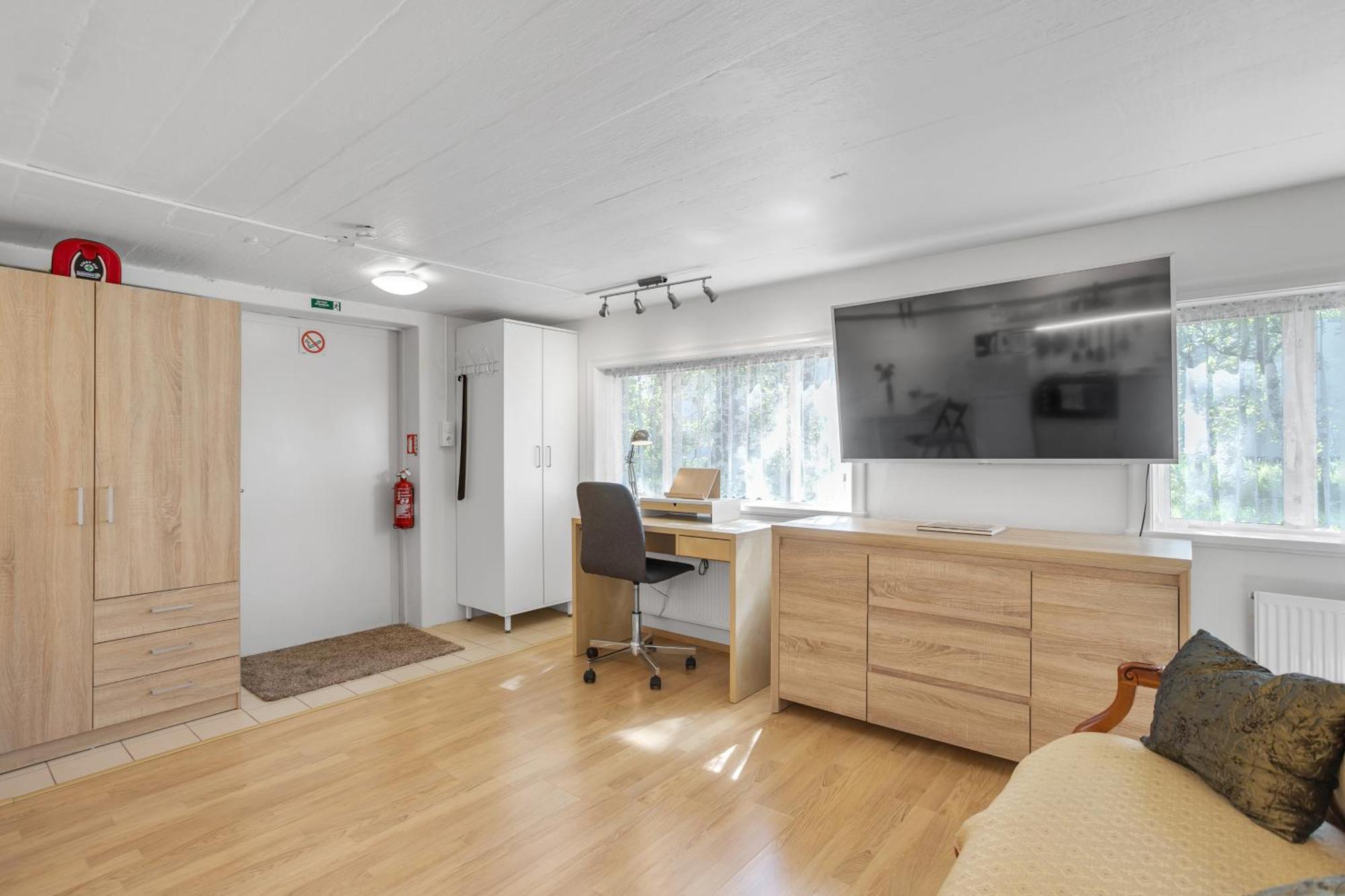 Lara Studio In Laugardalur Valley, Reykjavik Central Park And Botanical Garden, Private Entrance, Free Private Parking On Side Exterior photo